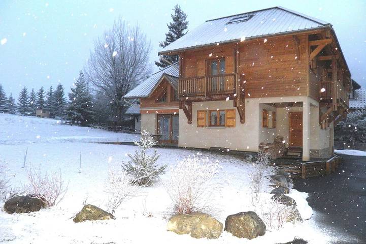 Chalet pour 9 personnes, avec jardin ainsi que jacuzzi et balcon dans Serre Chevalier