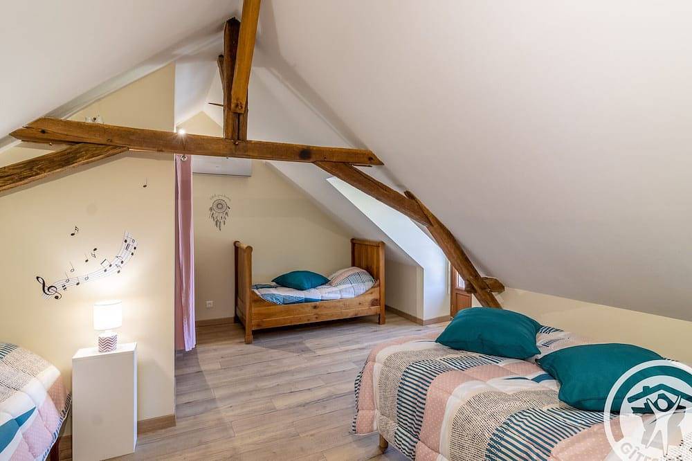 Gîte familial avec piscine privée, proche d'Angers et du Zoo de La Flèche in Échemiré, Vallée de la Loire