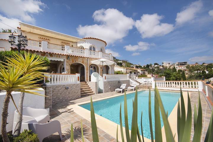 Casa de vacaciones para 4 personas, con Vistas al mar además de Jardín y Piscina en San Jaime