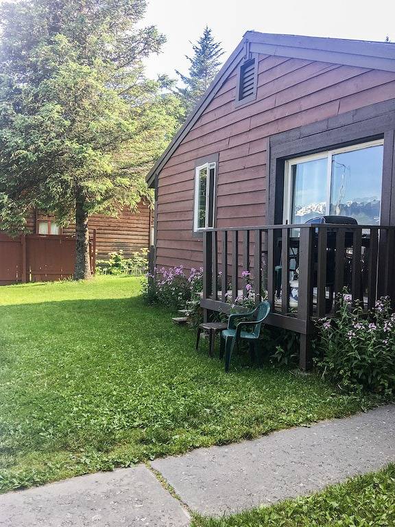 Vacation rental for 8 people, with terrace and yard in Seward