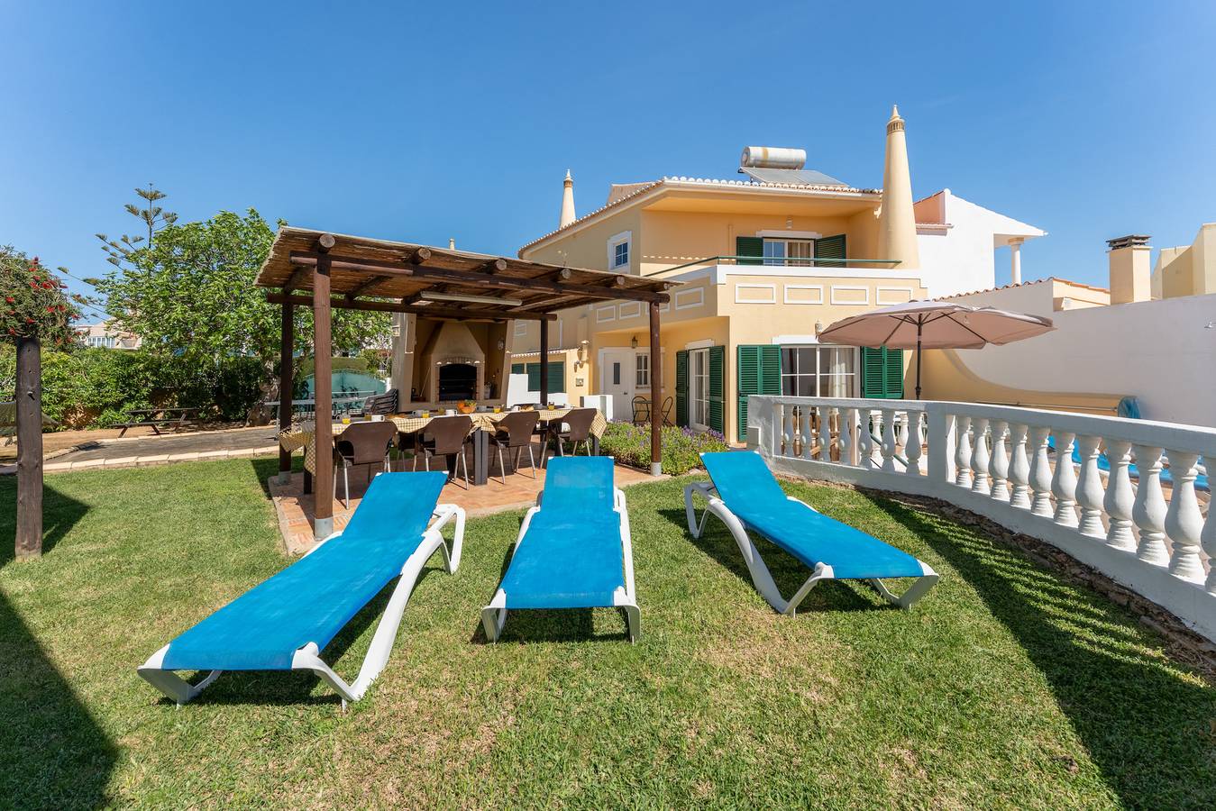 Casa Thalassa| Pool, Jacuzzi & Relaxing Retreat in Portimão, Distrito de Faro