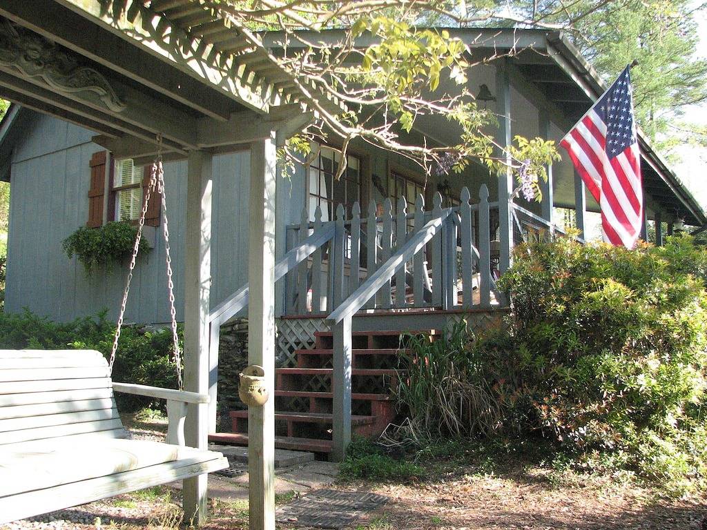 Ruhige abgelegene Hütte mit 4 privaten Wasserfällen und Wegen! in Macon County