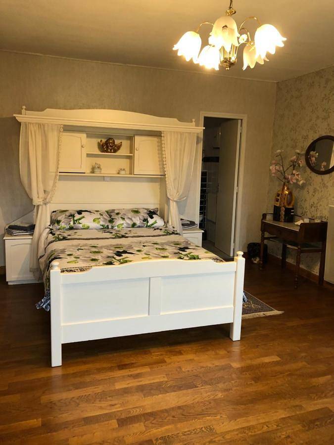 Deluxe Double Room (2 Adults + 1 Child) in Saint-Bonnet-Tronçais, Région de Montluçon