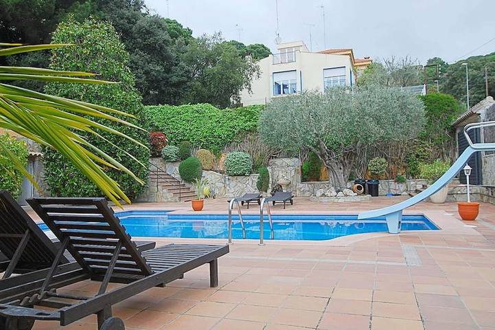 Casa vacanza per 11 persone, con giardino e terrazza in Mataro