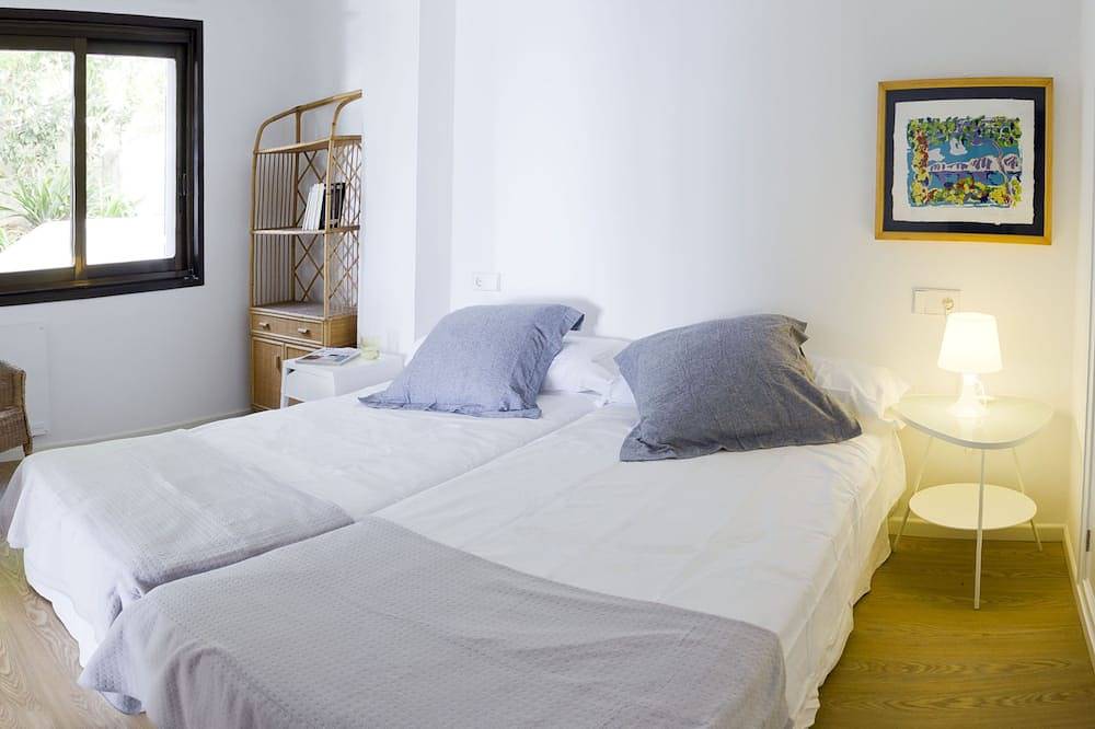 Entire apartment, Alcudia-Mallorca-First Line Of Sea in Alcanada, Alcúdia