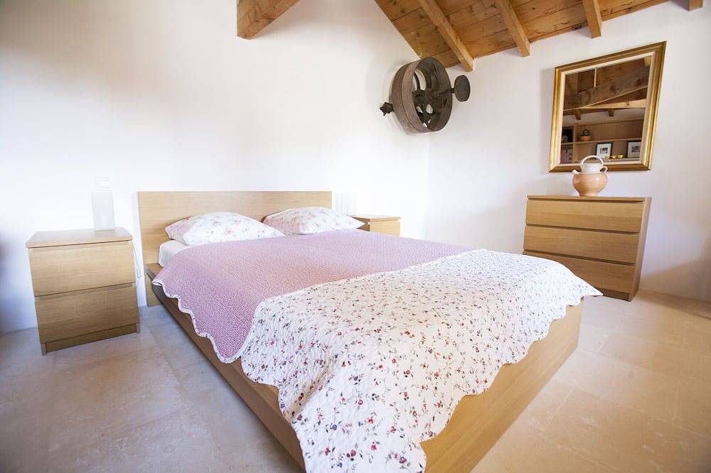 Maison de Caractère Avec Piscine et Jardin Privatif Clos Dans Domaine in Montady, Canal du Midi