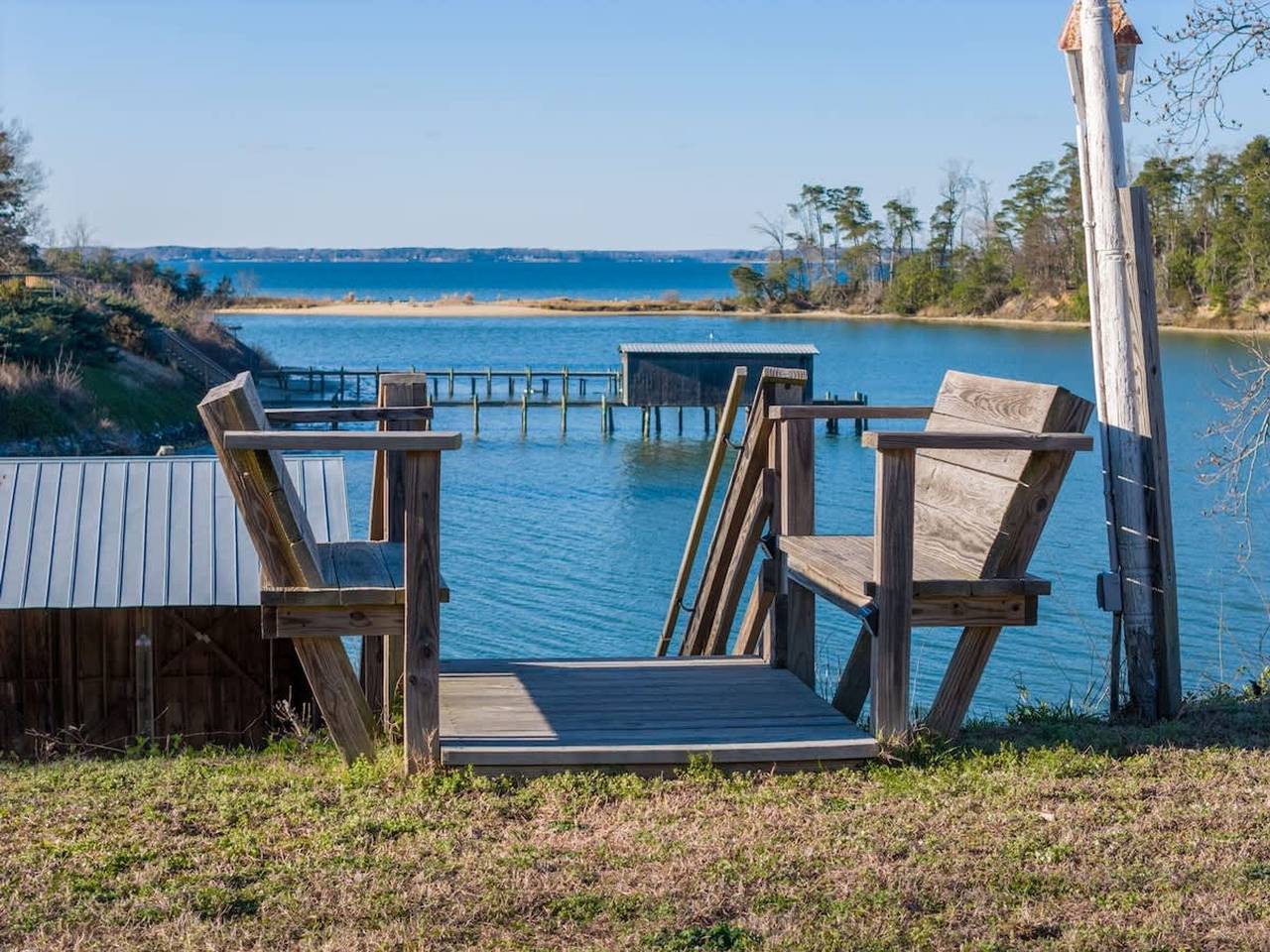 Waterfront Home with pool  dock  gameroom  and kayaks in Rappahannock River