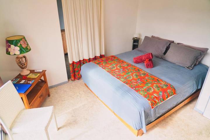 Gîte pour 2 personnes, avec jardin ainsi que terrasse et vue dans Uturoa - 2