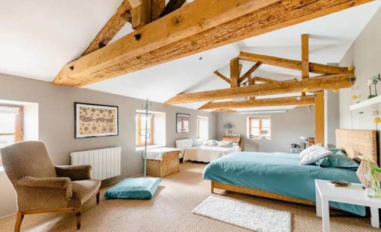 Location de vacances pour 4 personnes, avec Terrasse ainsi que Jardin et Vue à Morancé
