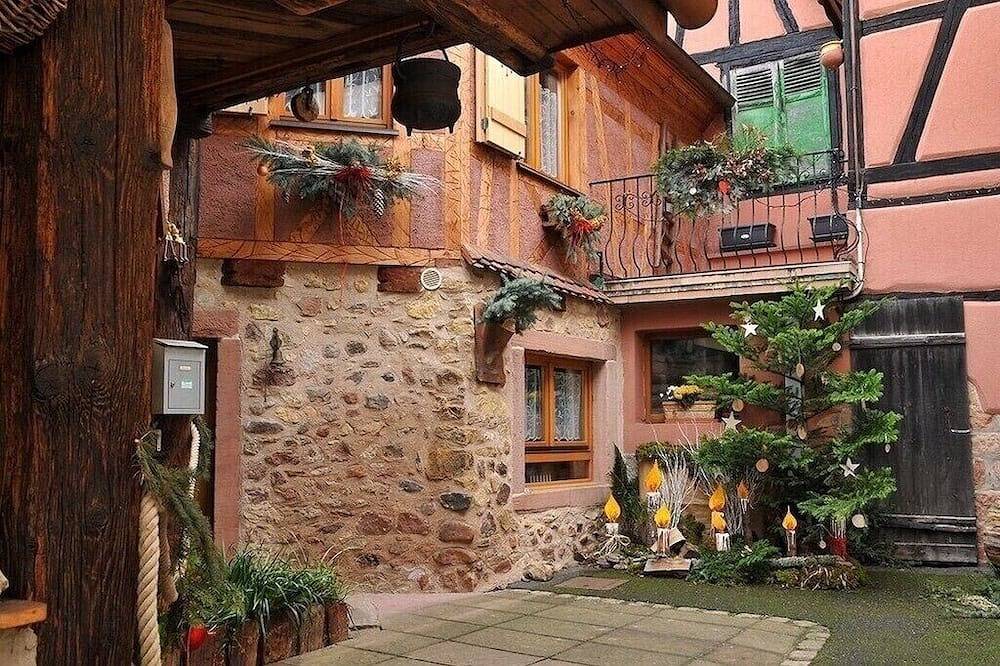 Charming house with terrace, La Mignonnette The most beautiful village in France.  in Bergheim (Elsass), Regionaler Naturpark Belchen der Vogesen