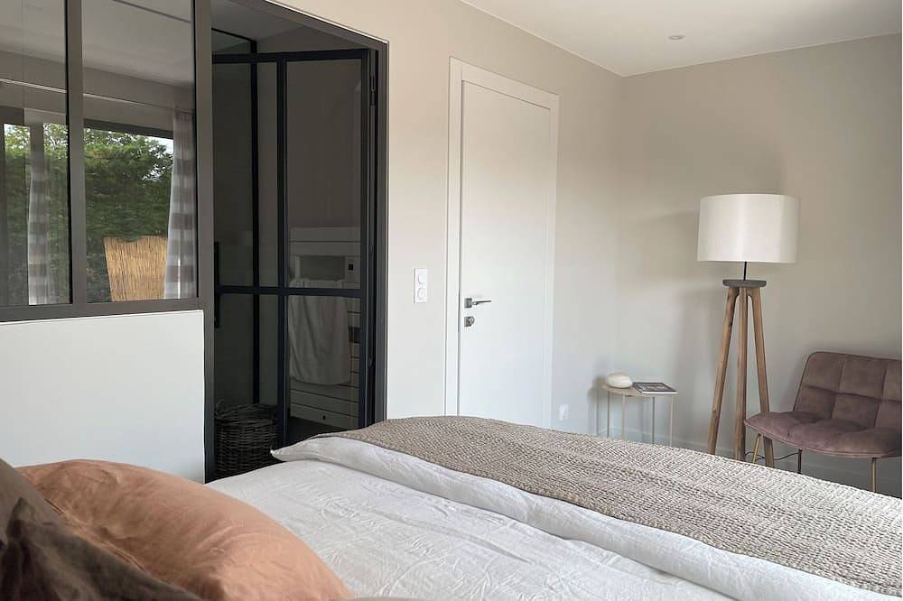 Appartement entier, 130m², hammam, jardin : chaleureux & inspirant. Meublé de tourisme 4 étoiles in Perrignier, Région de Thonon-les-Bains
