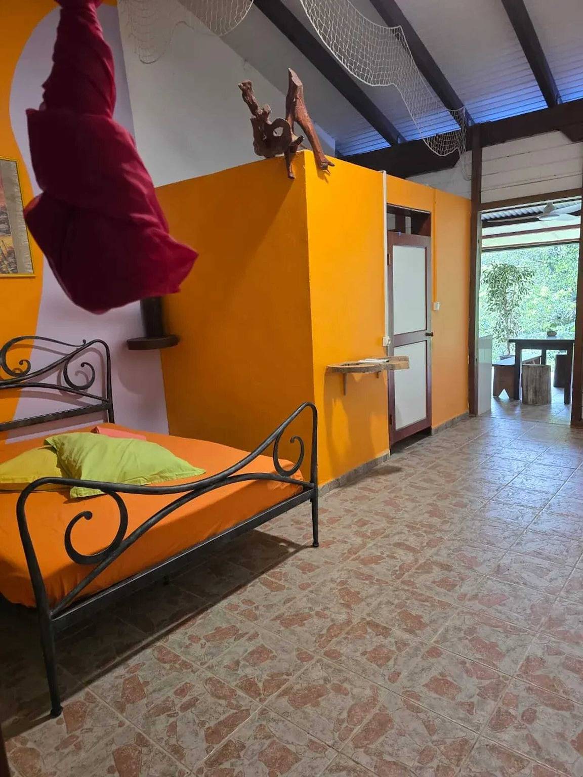 Apartamento entero, Acogedor apartamento con vistas a la montaña en Goyave in Goyave, Guadalupe