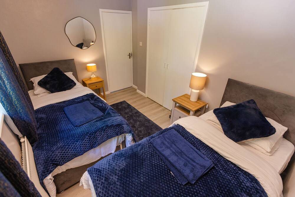 House - Sleeps 8 - Parking - Garden in Winchester, South Downs