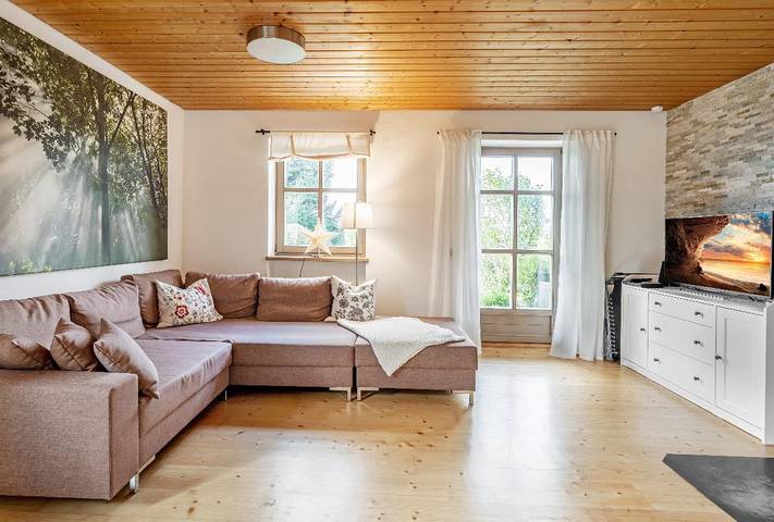 Ferienwohnung für 5 Personen, mit Balkon und Balkon/Terrasse sowie Terrasse und Garten