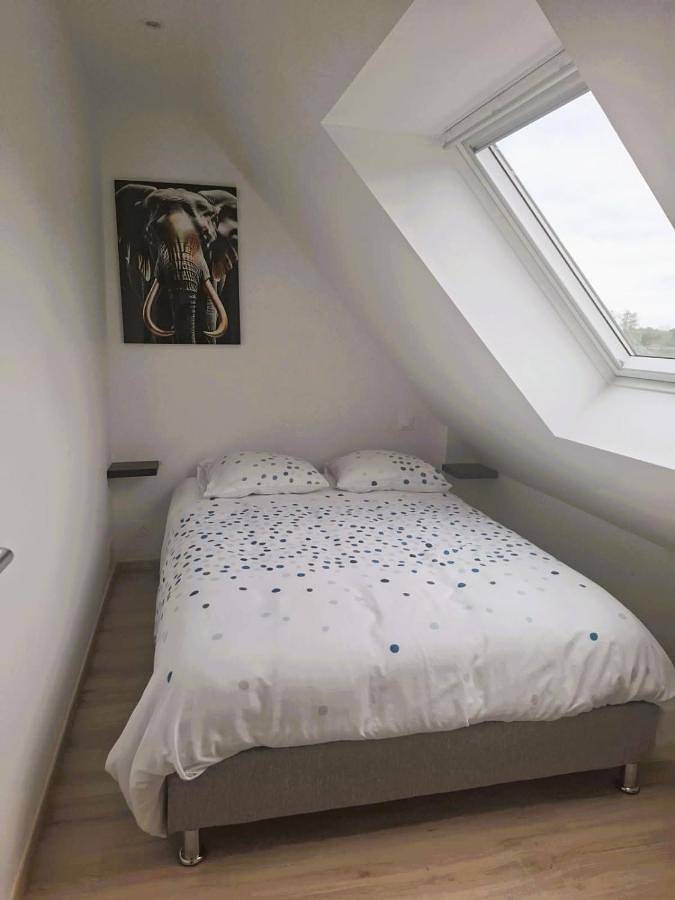 Gîte pour 2 personnes, avec vue à Ploubezre - 2