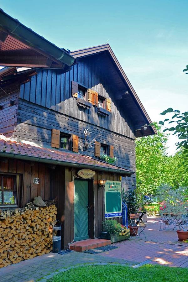 Pension St. Georg mit Restaurant Moststüberl - Doppelzimmer/Familienzimmer in Bad Griesbach im Rottal, Bayerische Golf und Thermenland