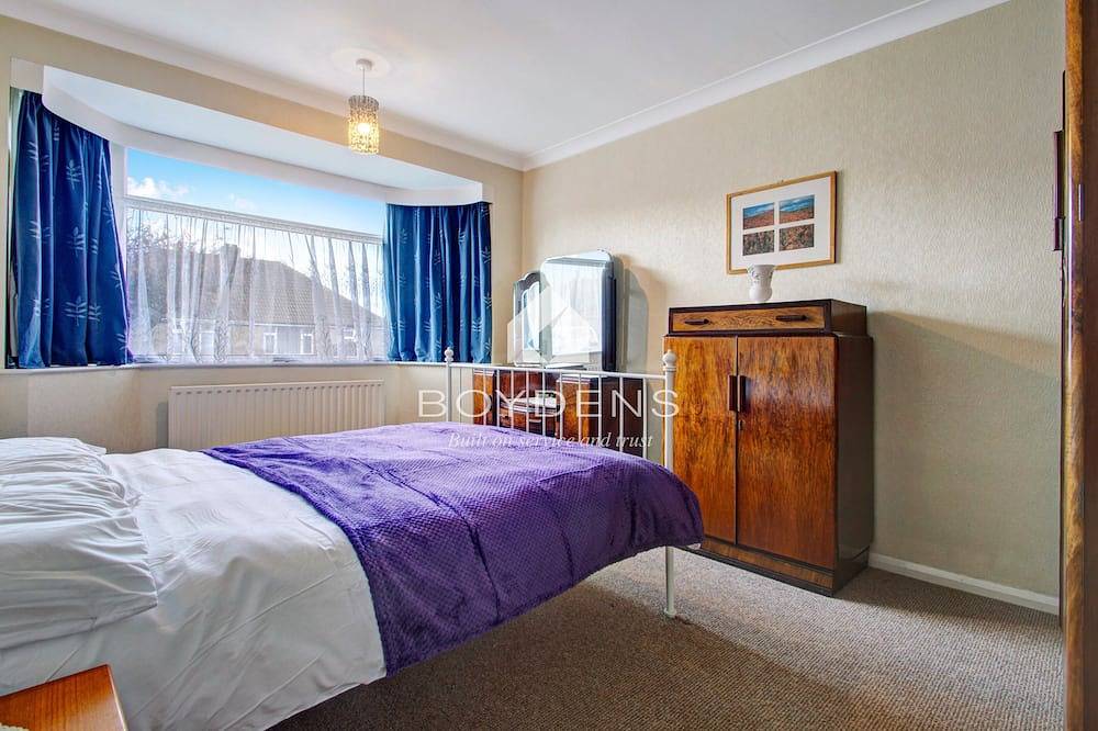 A delightful bungalow ideally located in a quiet tree-lined avenue and close to the seafront in Frinton and Walton, Essex