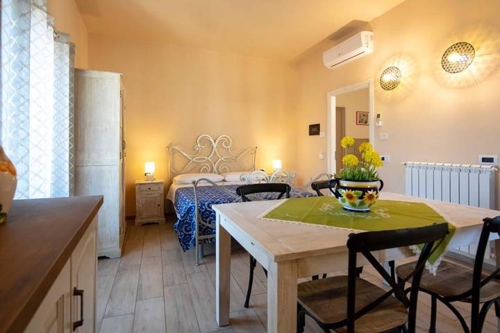 Maison d’hôte, avec Balcon et Terrasse ainsi que Piscine et Vue à Aliano - 3