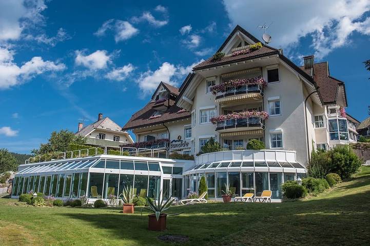 Ferienwohnung für 2 Personen, mit Balkon und Whirlpool sowie Garten und Pool in Schluchsee