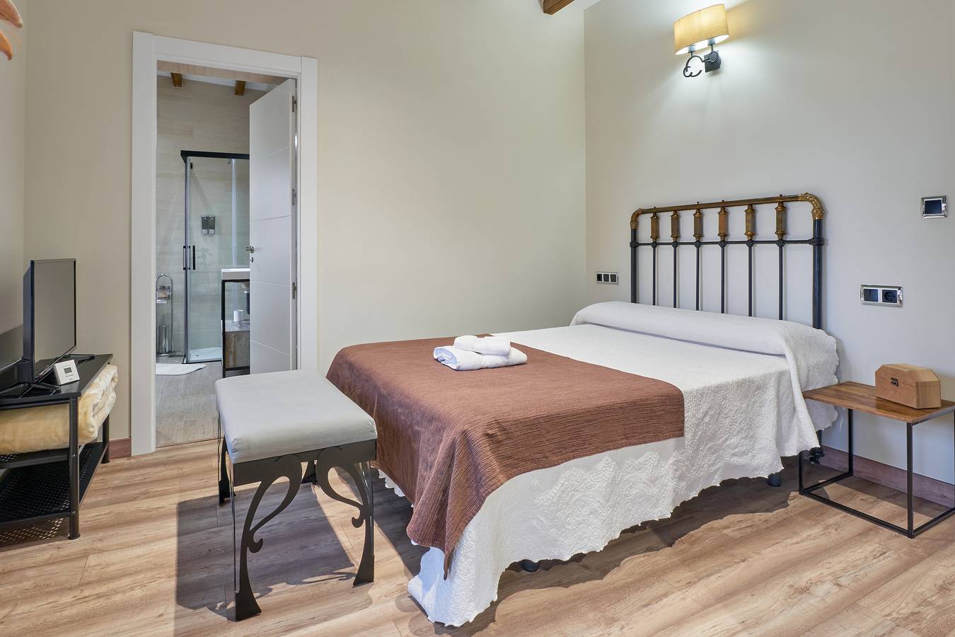 Estudio entero, Habitación 'Habitacion 5' con piscina compartida, terraza compartida y Wi-Fi in Ferreras de Abajo, Provincia de Zamora