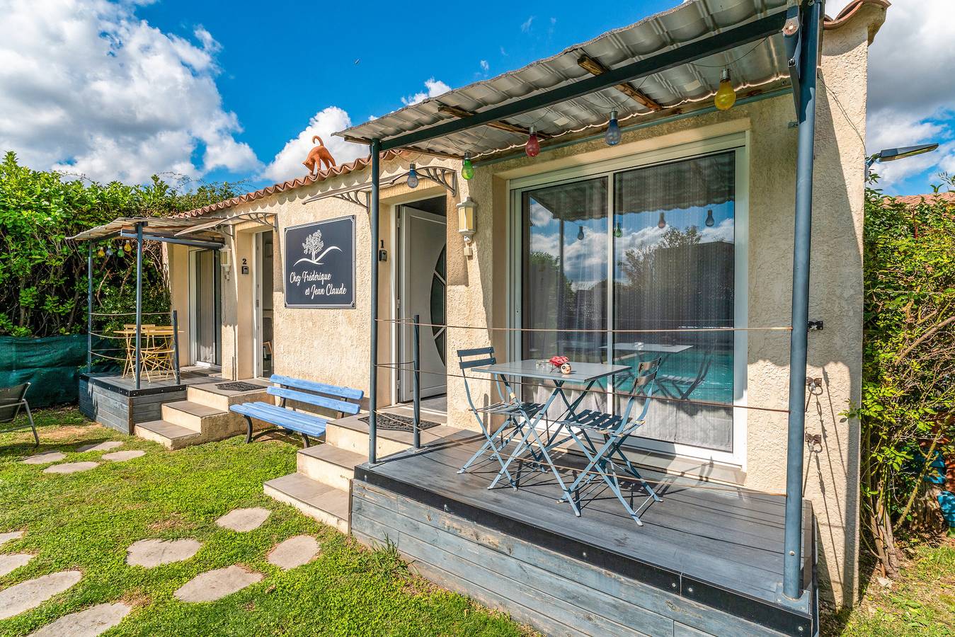 Studio entier, Studio 'Luberon' avec vue sur la montagne, Wi-Fi et climatisation in Taillades, Parc naturel régional du Luberon