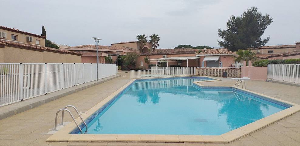 Appartement de vacances pour 4 personnes, avec terrasse et piscine, animaux acceptés - 1