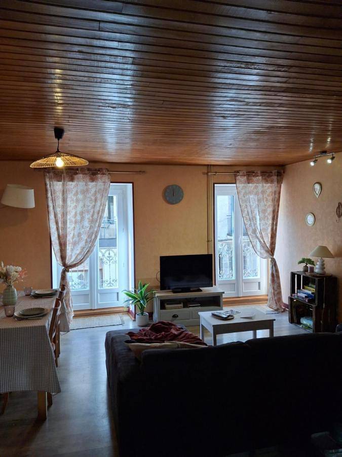 Location de vacances pour 6 personnes, avec terrasse et jardin, animaux acceptés à Rochefort-Montagne - 4