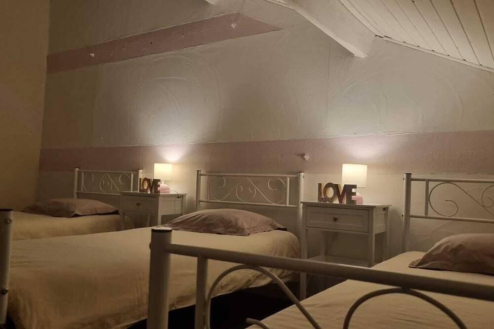 Appartement entier, Les gites d'Evane \"Les Millandes\"  à 8km de Sarlat in Vézac, Périgord Noir