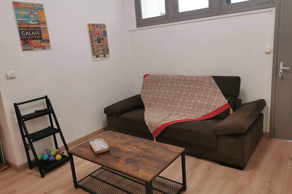 Entire apartment, Near the beach, 1-bedroom apartment with a small garden. Pets are welcome. in Calais, Calais region