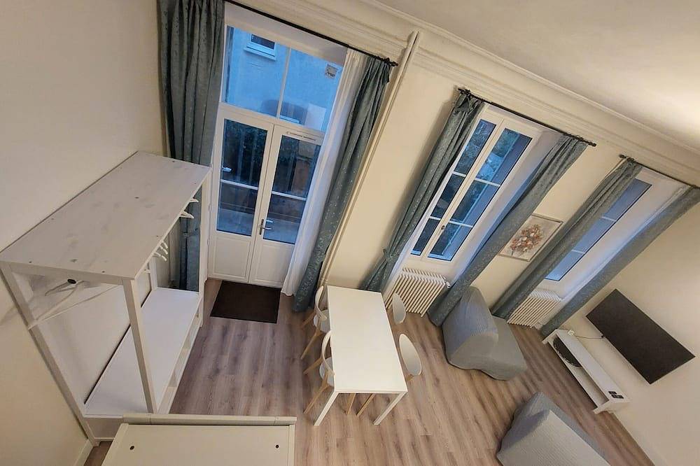 Entire apartment, Large Studio 4 persons Enclosed parking Fibre in Gardanne, Aix-en-Provence region