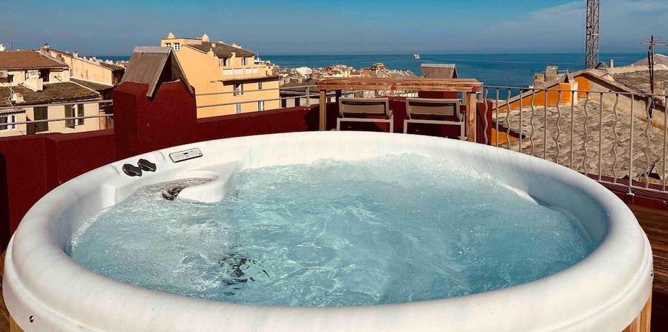 Gîte pour 4 personnes, avec jacuzzi et piscine dans Cinema Le Studio Bastia - 3