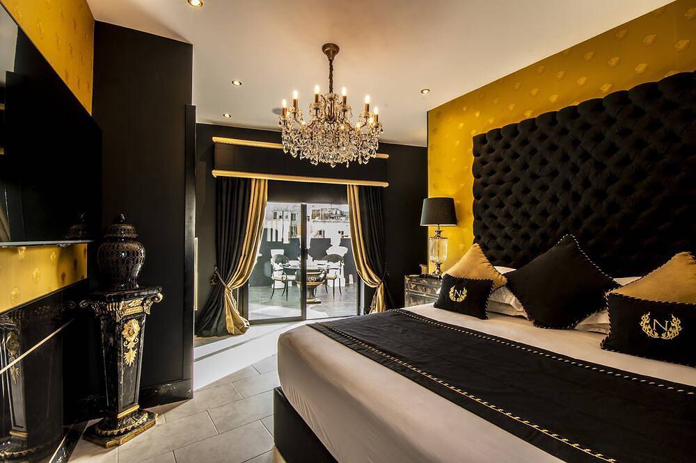 Deluxe Penthouse Suite: Jacuzzi, Private Terraces, Breathtaking Views! in Cospicua, Malta Island