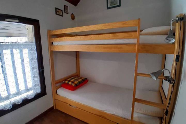 Entire apartment, Studio apartment in the mountains (1600 m.a.s.l.) Full southern exposure in Névache, Briançon region
