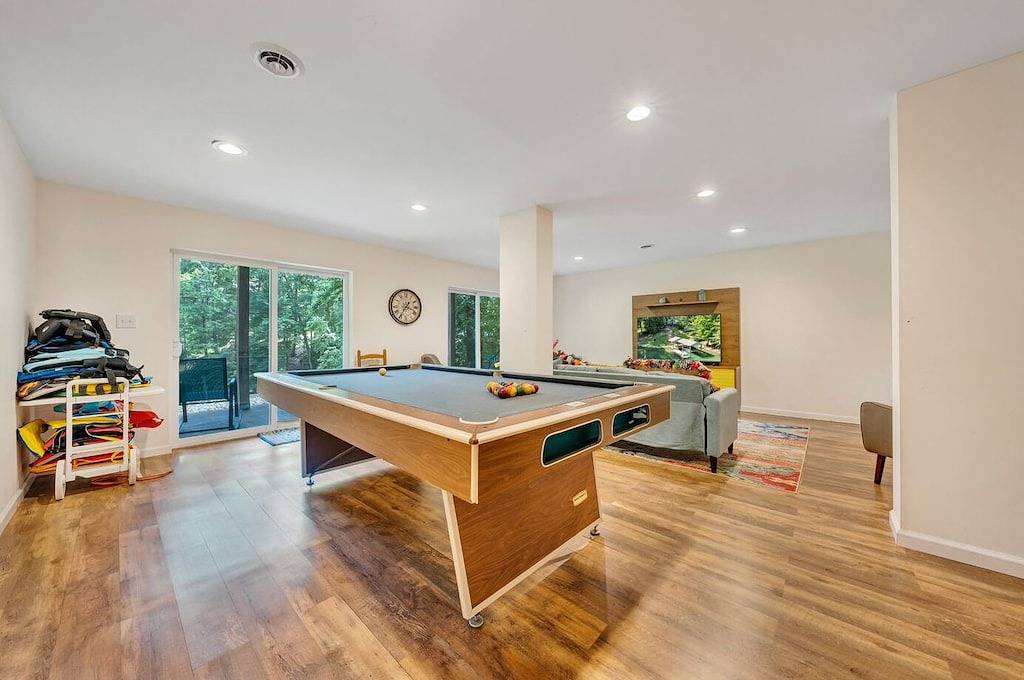 Lake Pleasant - Lakefront, Private Dock, Game room in Smith Mountain Lake