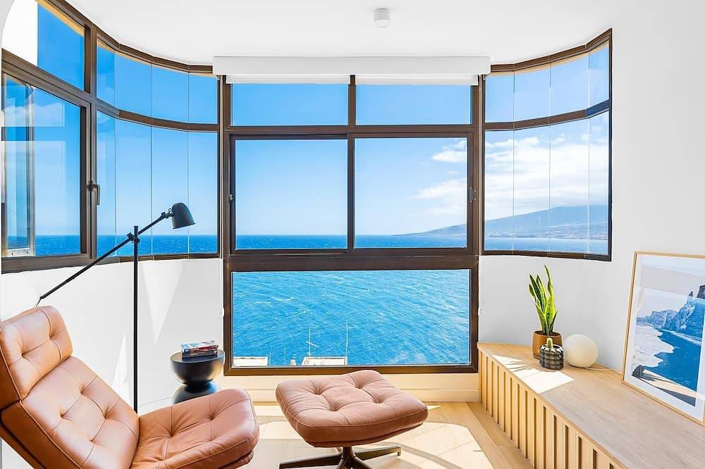 Ganze Wohnung, Stylish Apartment with Stunning Views & Parking in Radazul Bajo, El Rosario