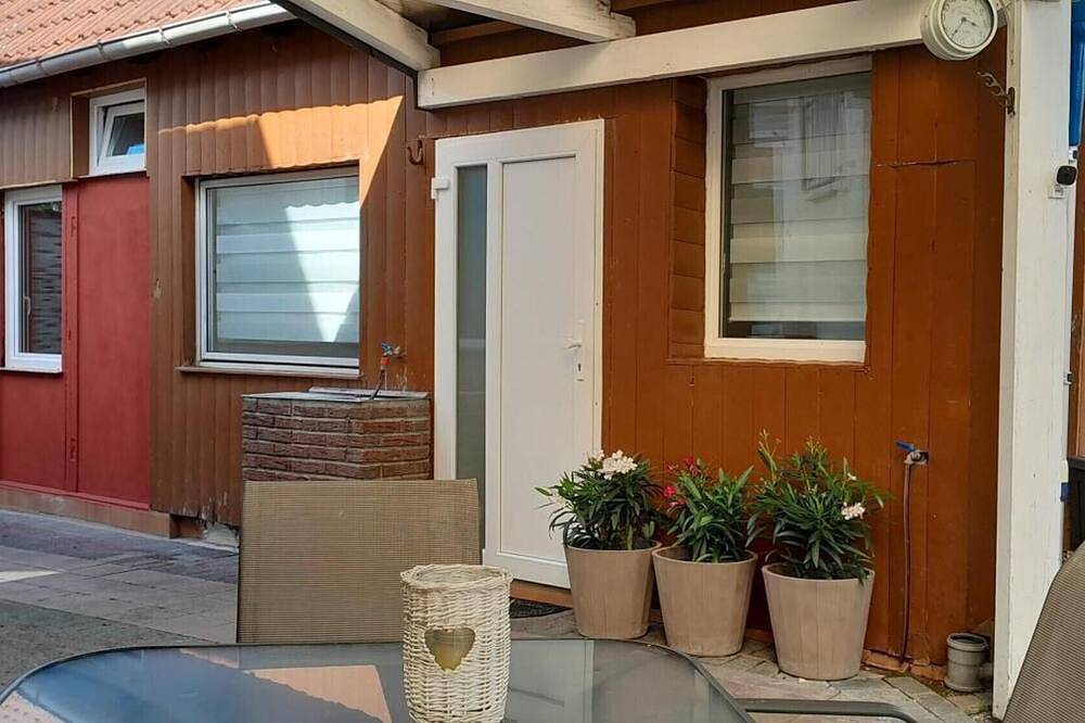 Kleines Gästehaus - Tiny House mit Pool und Garten in Groß-Gerau, Rheingau