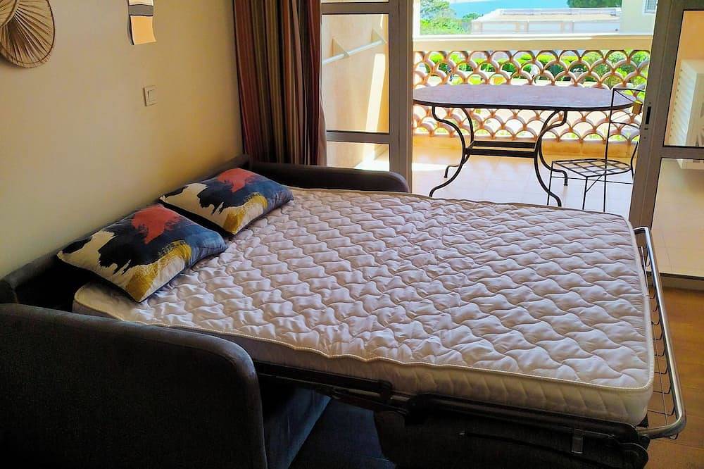Ganze Wohnung, 5 pools, entertainment, beach 300m away, air-conditioned, towel service, free parking in Cap Esterel, Saint-Raphaël