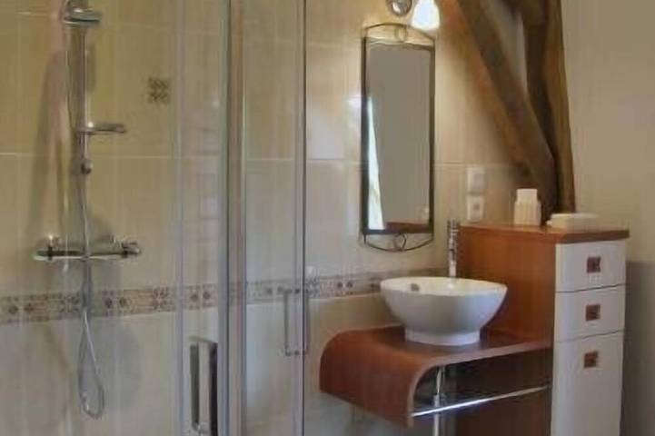 Location de vacances pour 2 personnes, avec jardin à Châteauneuf-les-Bains - 4