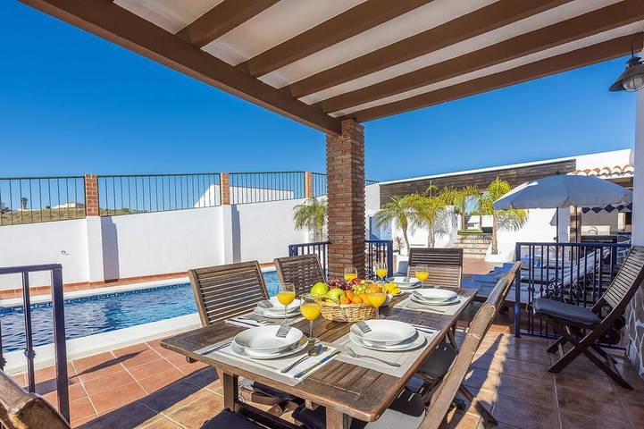 Atemberaubende Aussicht, großer Pool, Bali-Bett, Whirlpool, Fitnessbereich ... in Torrox, Costa del Sol
