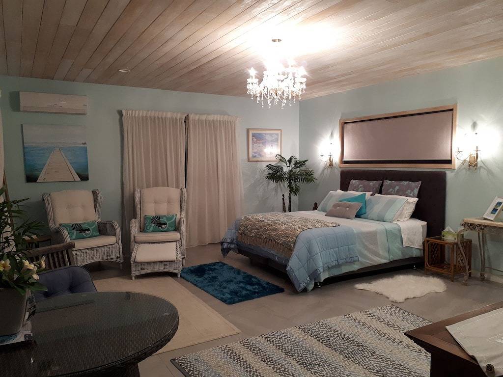 Twin Palms Ocean Beach, Französisch Land Chalet in Whangarei District