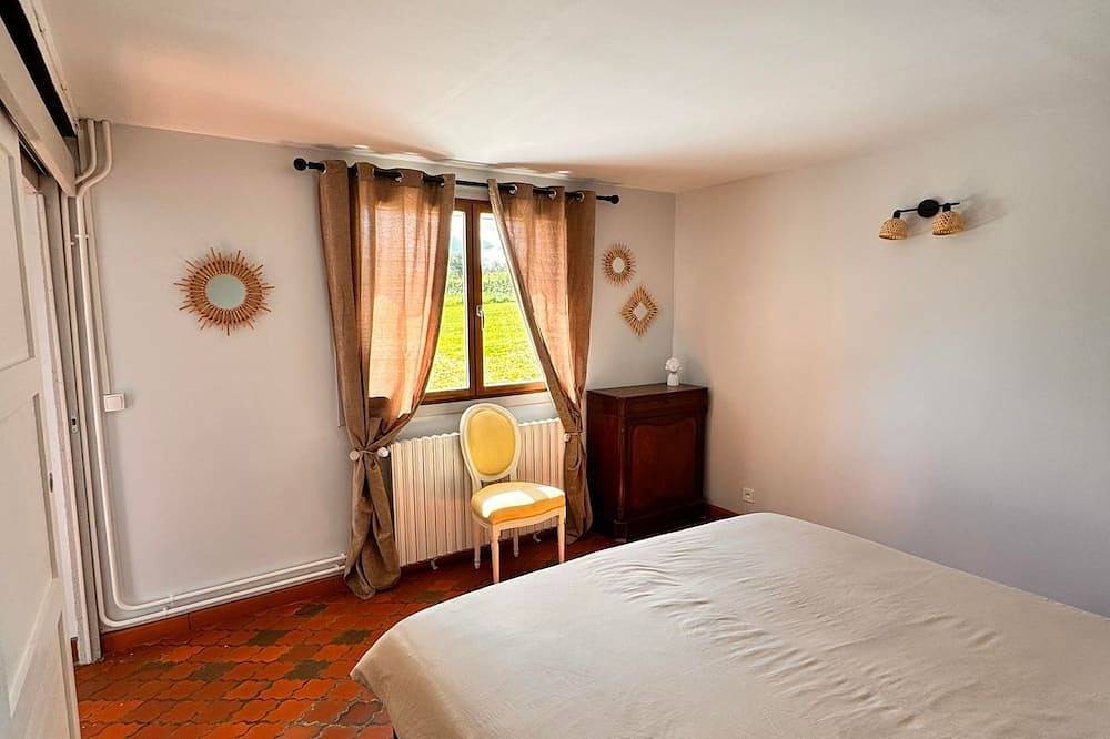 Le Logis De Saint Hilaire in Ferrières-Saint-Hilaire, Región de Bernay