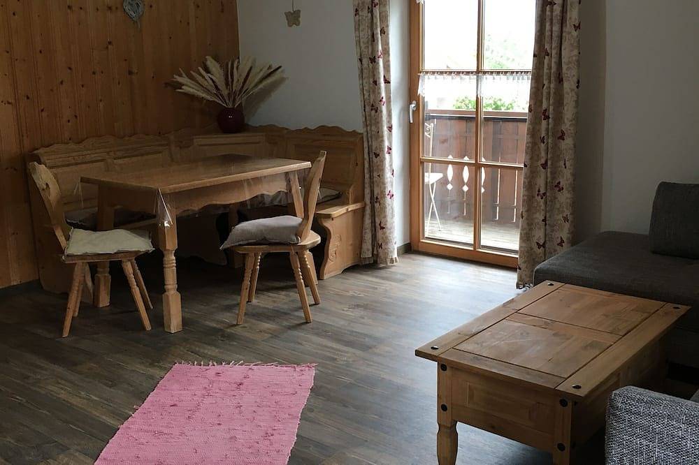 Ganze Wohnung, Kleiner Bewirtschafteter Milchviehbetrieb mit Ferienwohnung im Ostallgäu. in Eisenberg, Bayerisch Schwaben