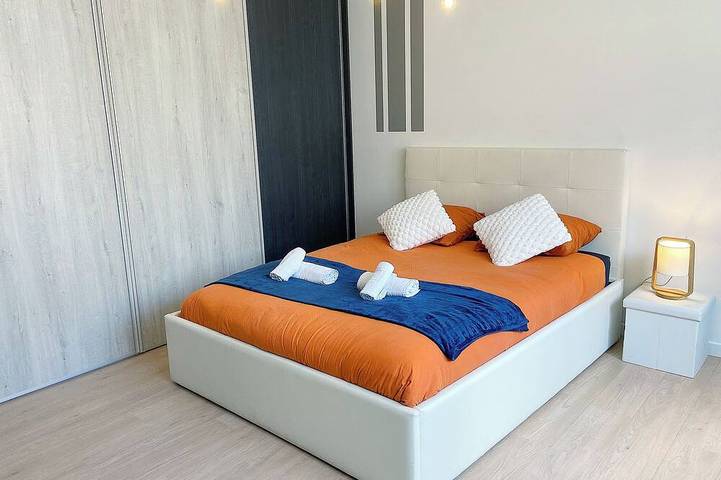 Apartamento entero, At Clém's, 8 people, private garage, wifi + Netflix in Reims, Marne