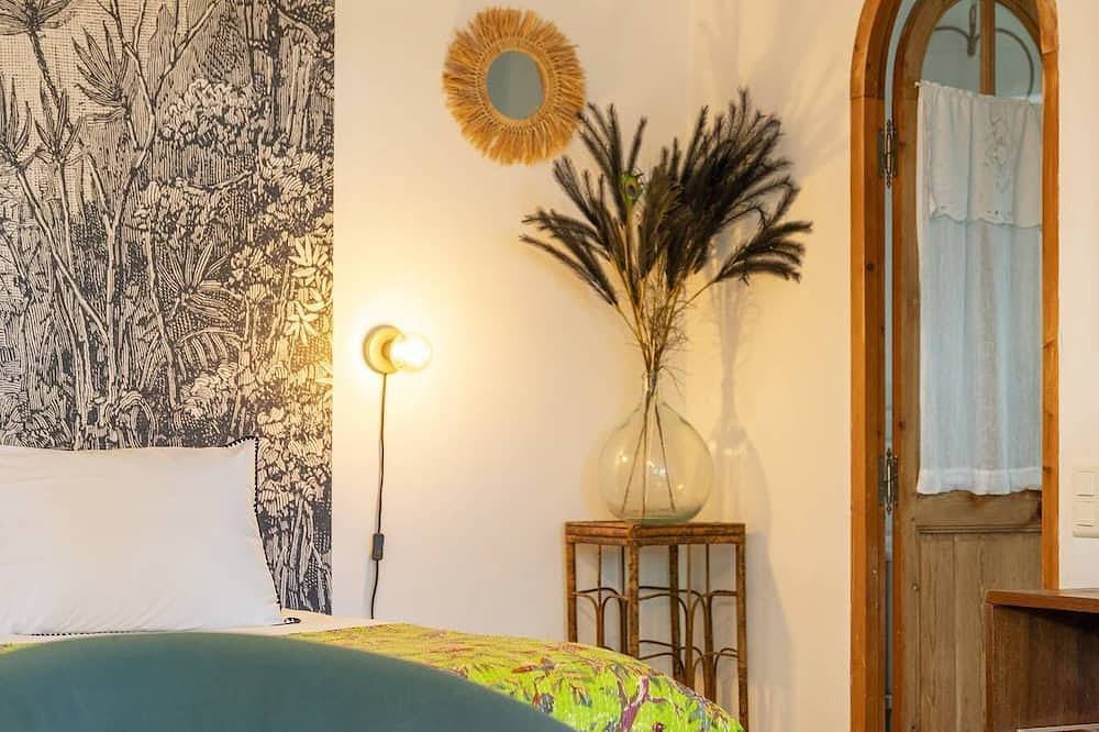 Gîte-Bambou-Baño Privado-Vista al Jardín in Saint-Rémy-de-Provence, Region de Arles