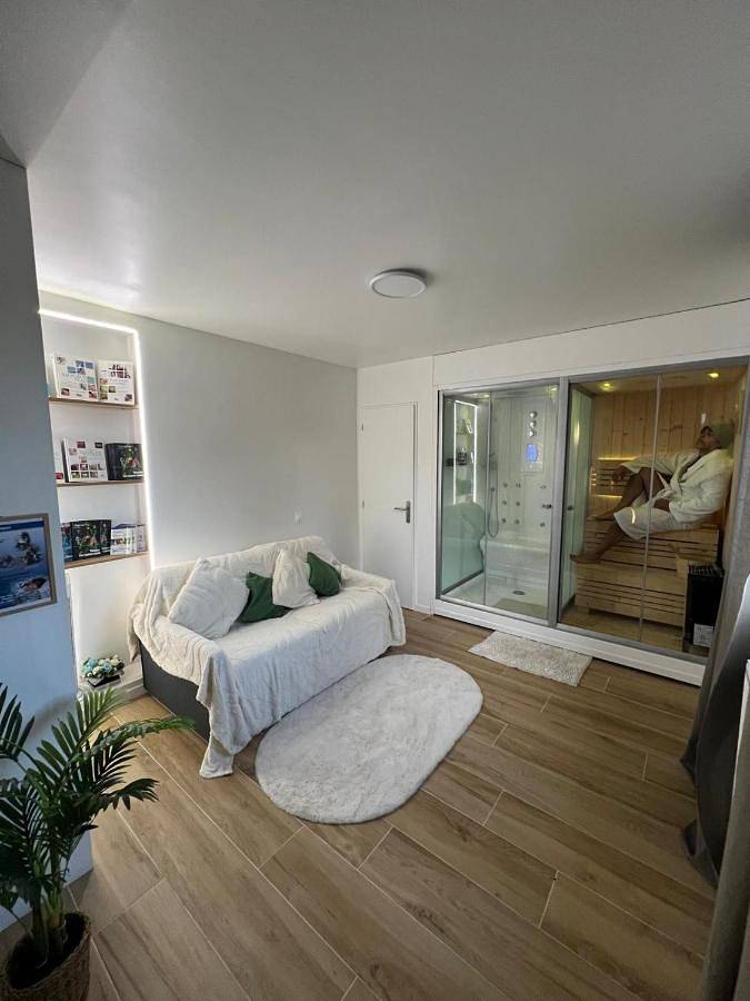 Gîte pour 4 personnes, avec vue ainsi que sauna et jardin à Sainte-Geneviève-des-Bois