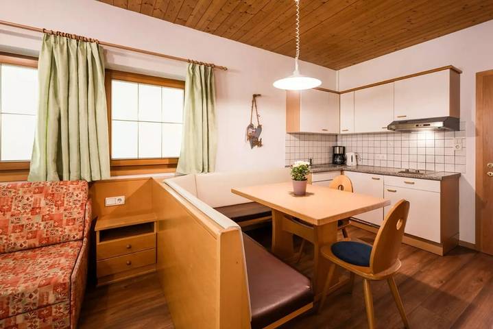 Ganze Wohnung, Urlaub auf dem Bauernhof Angererhof - Ferienwohnung 'Hannes' mit Bergblick, Garten und Wlan in Sand in Taufers, Südtirol