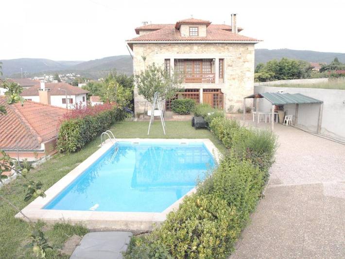 Location de vacances pour 14 personnes, avec Balcon ainsi que Jardin et Piscine dans Venade - 2