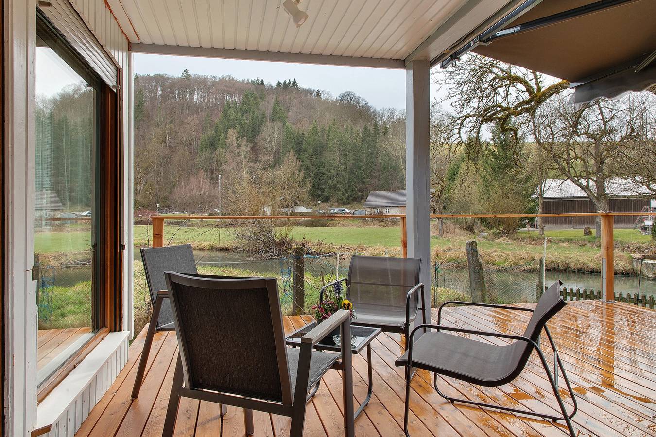 Ganze Wohnung, Wohnung 1 – Gemütliche Ferienwohnung mit Terrasse & Flusszugang in Indelhausen, Hayingen