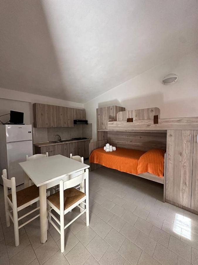Parc de vacances pour 5 personnes, avec jardin ainsi que vue et piscine à Zambrone - 2