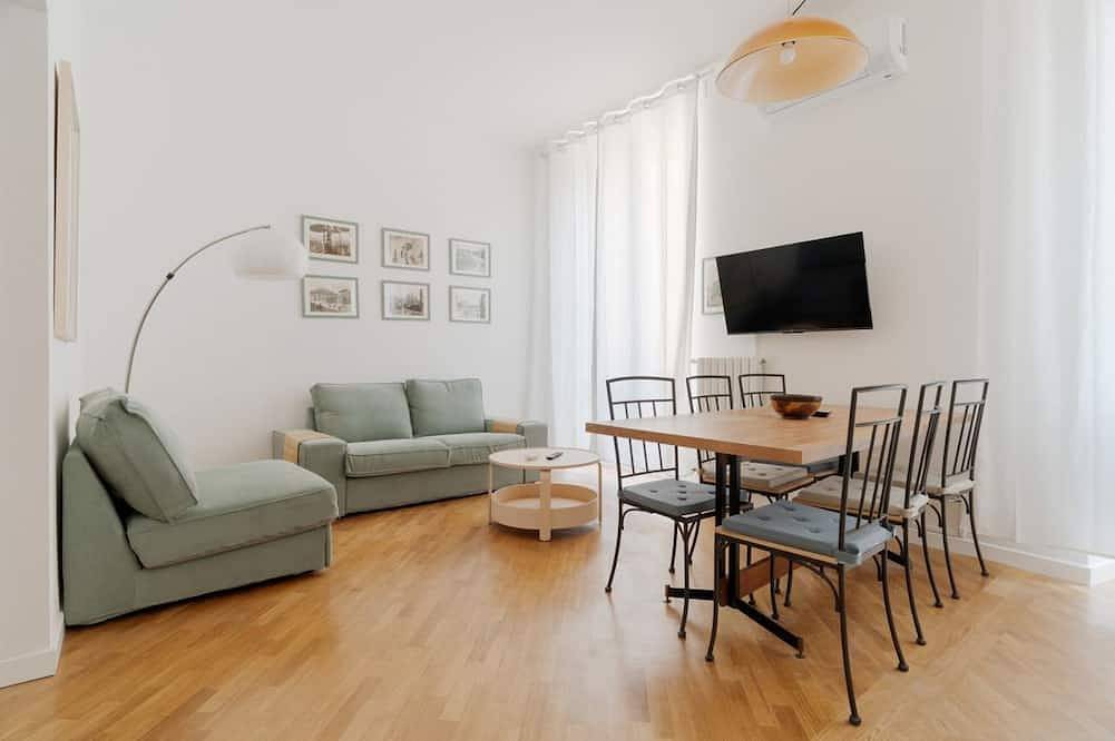 Ganze Wohnung, Spacious and welcoming 115m2 apartment, perfect for up to 6 people, located on the second floor of a building with lift.The accommodation is located along Corso Buenos Aires, the famous Milanese shopping street, a very short distance from the M1 Porta V in Mailand, Mailand Provinz